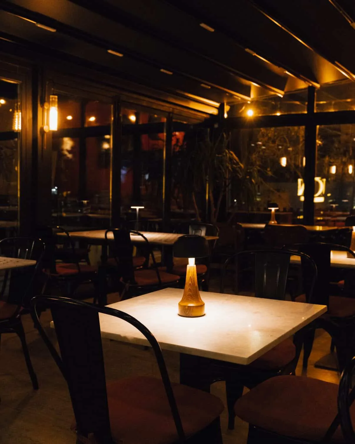 JÖN Kokteyl Bar salonu